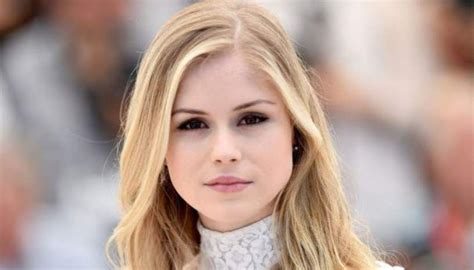 erin moriarty body|Erin Moriartys Height, Weight, and Body Measurements ...